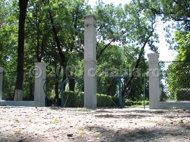 004 intrarea in parc