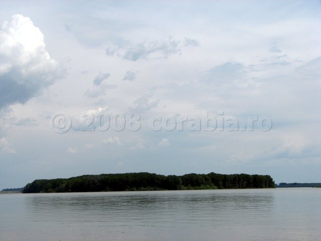 Vedere către insula Băloi de pe faleză