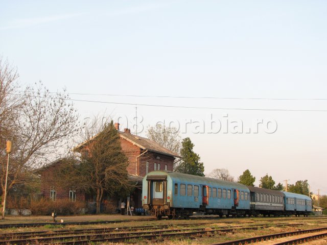 tren fara locomotiva in gara corabia